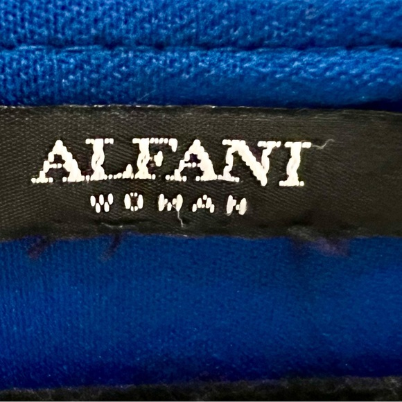 Alfani Bright Blue Top w/ Bell Sleeves Sleeves size 1X - Picture 4 of 4